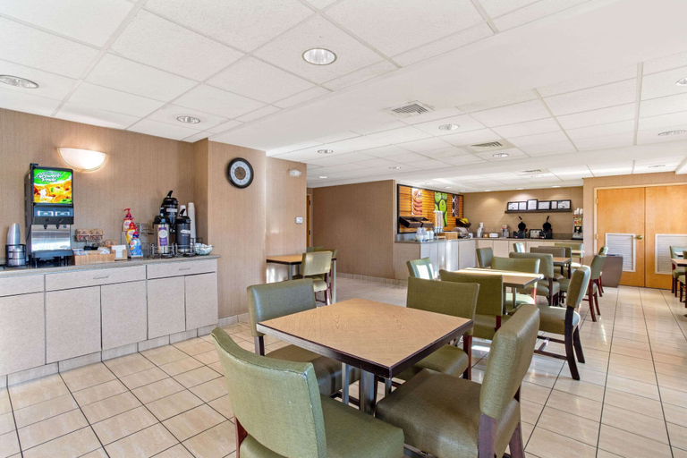 Food & Drinks 5, La Quinta Inn & Suites by Wyndham Boston Somerville, Middlesex