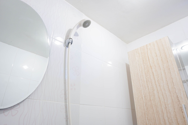 Bathroom 5, Homey and Fresh 2BR Green Pramuka Apartment By Travelio, Central Jakarta