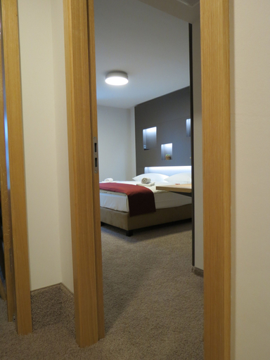 Bedroom 5, Hotel Neuthor, Ulm