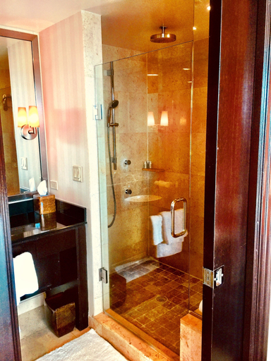 Bathroom 4, De Soleil Hotel on Ocean Drive, Miami-Dade