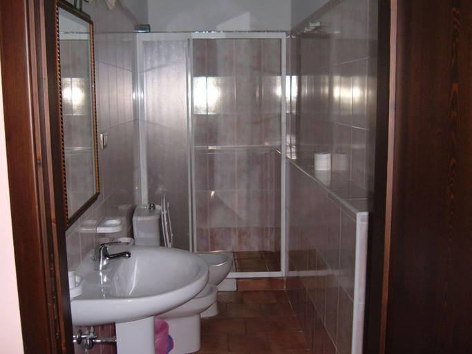 Bathroom, Borgo San Nicolao, Catania