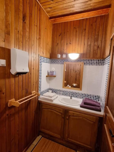 Bathroom 5, Les Tables Aux Vaches, Hérault