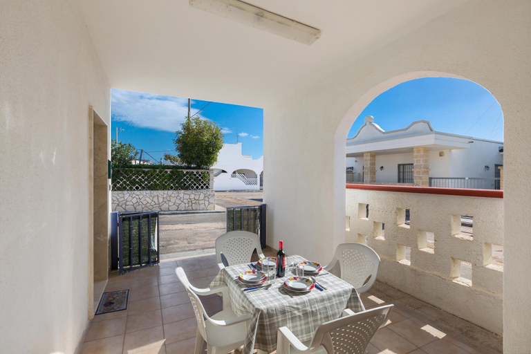 Others 5, Villa Poseidon, Lecce