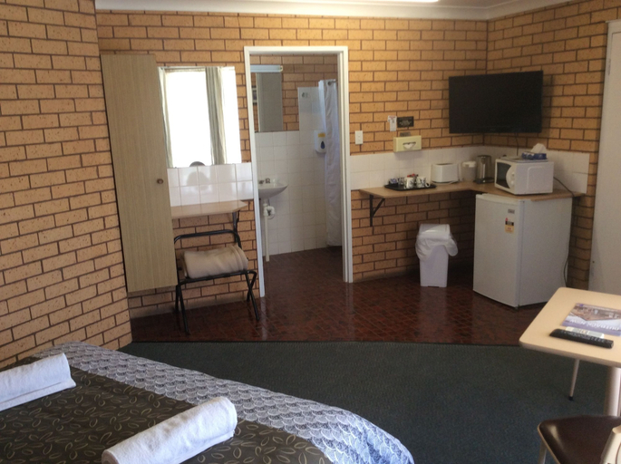 Others 4, Crossroads Motel, Cobar