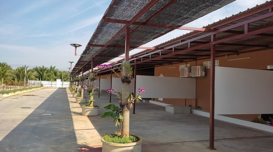 Exterior & Views 22