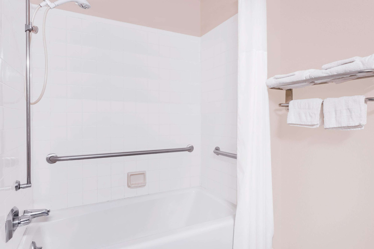 Bathroom 5, Super 8 by Wyndham Augusta/Ft Eisenhower Area, Richmond