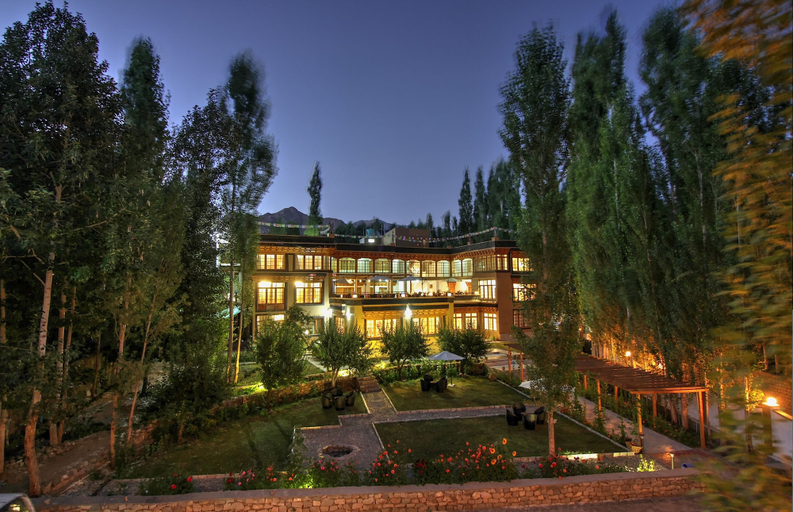 Exterior & Views