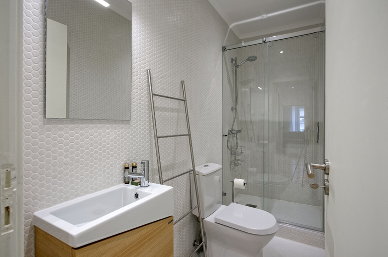 Bathroom 4, Hip Tailor Made Duplex Penthouse in Bairro Alto, Lisbon