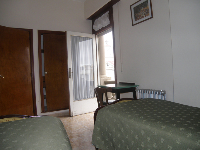 Bedroom 2, Hotel Touring Club, Rawson