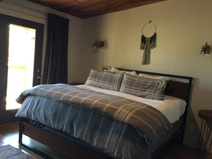 Bedroom 3, Dancing Bear Lodge, Blount