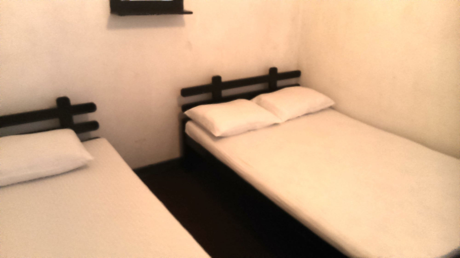 Room 4, Lake Crown Holiday Home, Nuwara Eliya