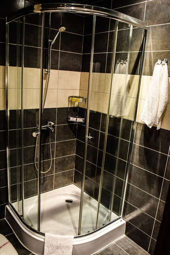 Bathroom 5, Hotel Karolina, Nesebar