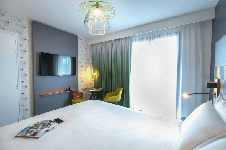 Bedroom 3, Mercure Hyeres Centre Hotel, Var