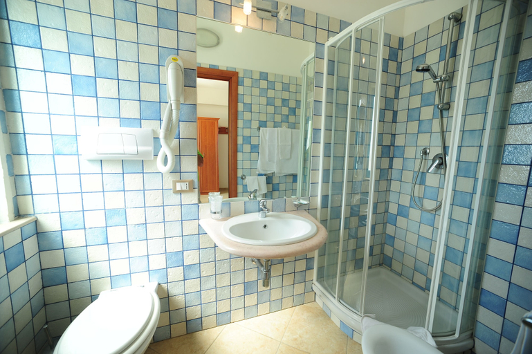 Bathroom 5, Riviera Hotel Residence, Foggia