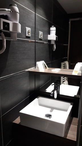 Bathroom 4, Hotel Crocus Caen Memorial, Calvados