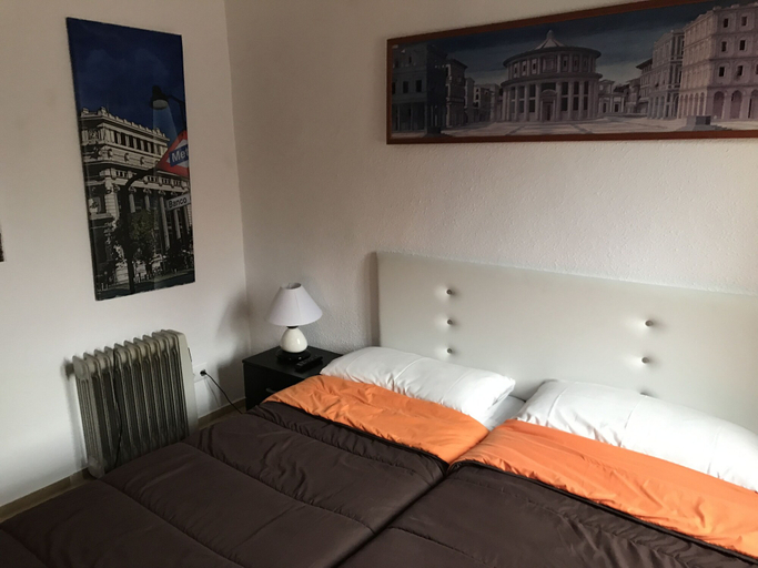 Bedroom 2, Reina Victoria Apartments & Suite, Madrid