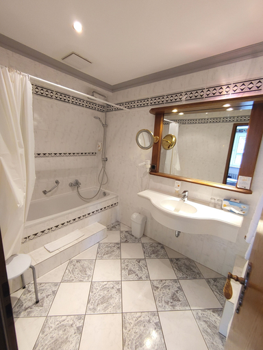 Bathroom 4, AKZENT Hotel Berg´s Alte Bauernschänke, Rheingau-Taunus-Kreis