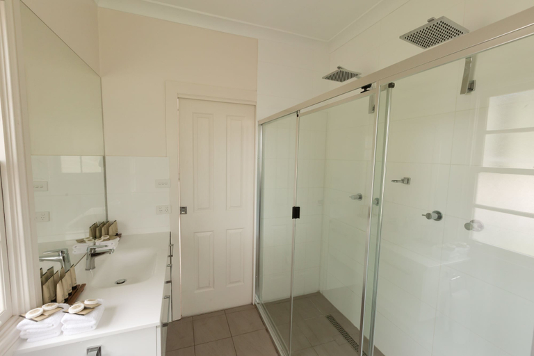 Bathroom 5, Pokolbin Village, Cessnock
