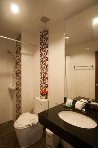 Bathroom 5, The Crystal Beach Hotel, Phuket Island