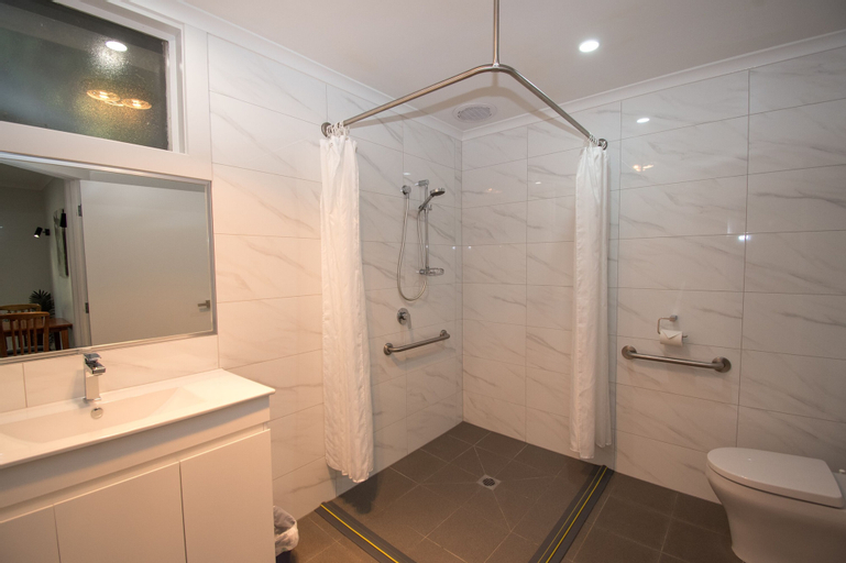 Bedroom 3, Big4 Tasman Holiday Parks - Bright, Alpine - East