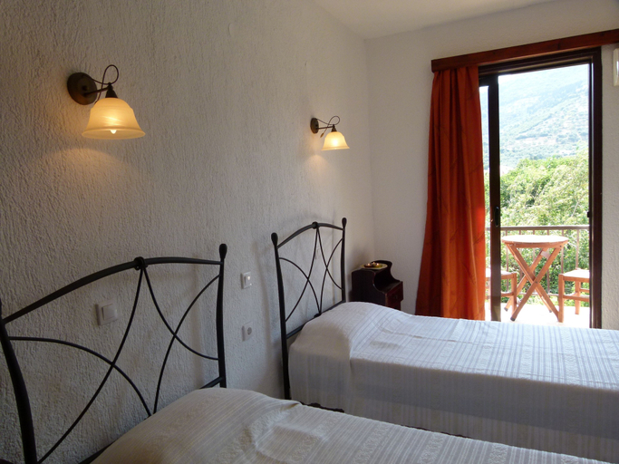 Bedroom 5, Hotel Amalia 2, Thessaly