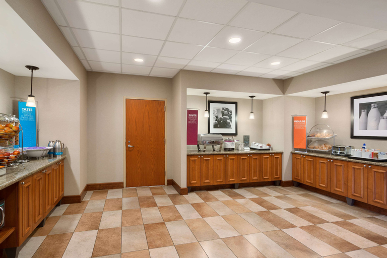 Food & Drinks 5, Hampton Inn & Suites Williamsburg-Central, York