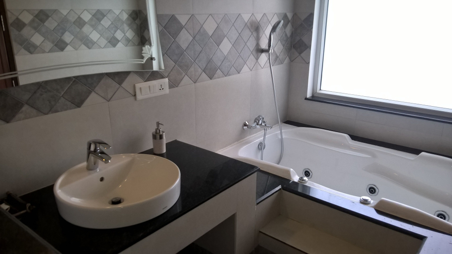Bathroom 3, Kaivalayam Retreat, Idukki