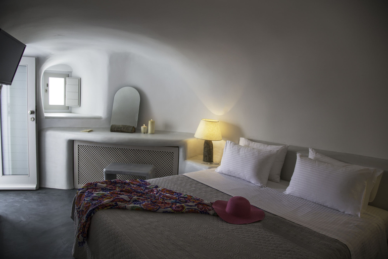 Bedroom 4, Lava Caves, South Aegean