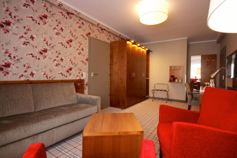 Others 5, Hotel Hanken, Friesland