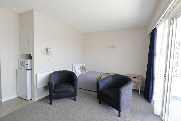 Bedroom 3, Aden Motel, Southland