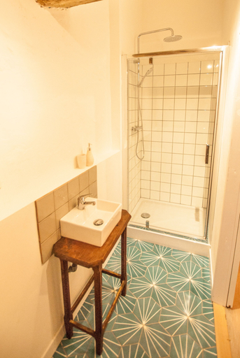 Bathroom 5, La Calade, Hérault