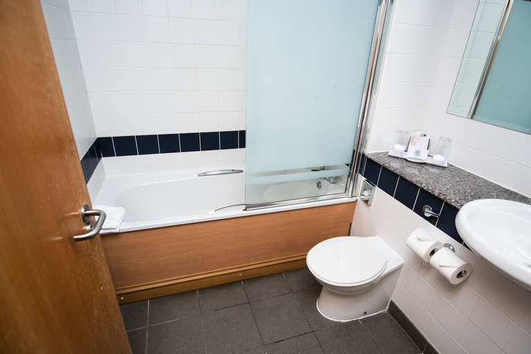 Bathroom 4, The Park Hotel, East Ayrshire