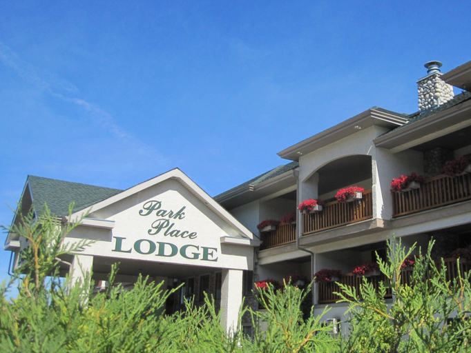 Exterior & Views 2, Park Place Lodge, East Kootenay