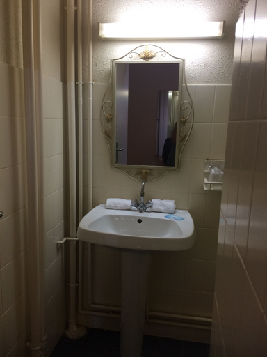 Bathroom, La Route des Vins, Rhône