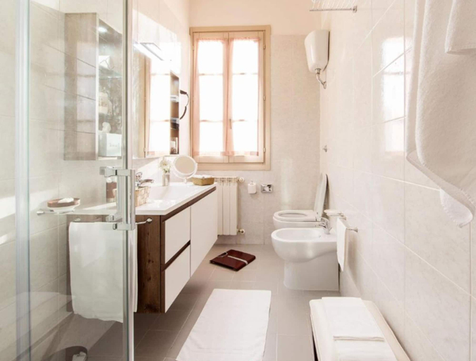 Bathroom 5, SI Montalcino Hotel, Siena