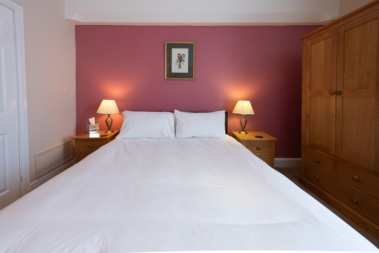 Bedroom 4, Corinium Hotel & Restaurant, Gloucestershire