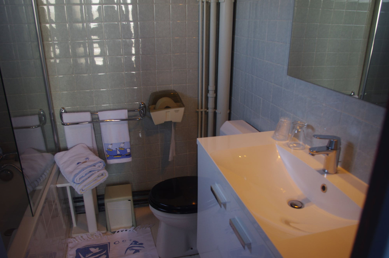 Bathroom 5, Villa les Dunes, Manche