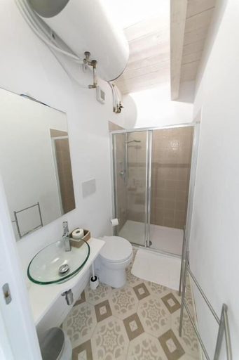 Bathroom 5, B&B Sparano Luxury Suites, Bari