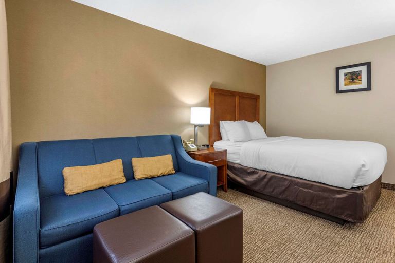 Bedroom 4, Comfort Inn & Suites Montpelier-Berlin, Washington