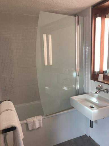Bathroom 5, Campanile Dunkerque Sud - Loon Plage, Nord