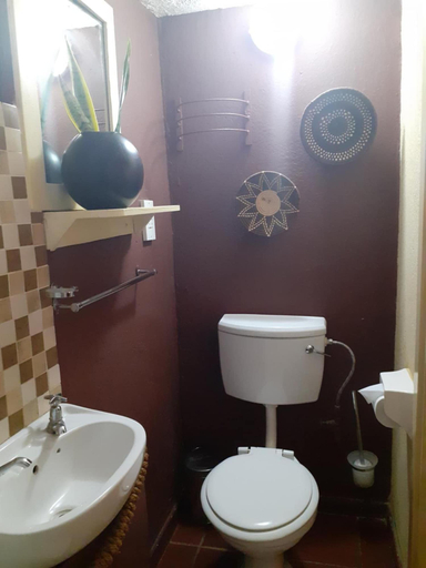 Bathroom 4, Phokoje Bush Lodge, Bobonong
