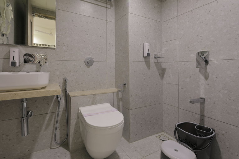 Bathroom 5, Hotel Elysian Residency, Ahmadabad
