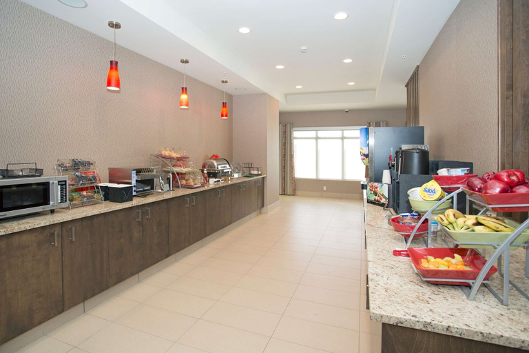 Food & Drinks 5, Wingate By Wyndham Calgary Airport, Division No. 6