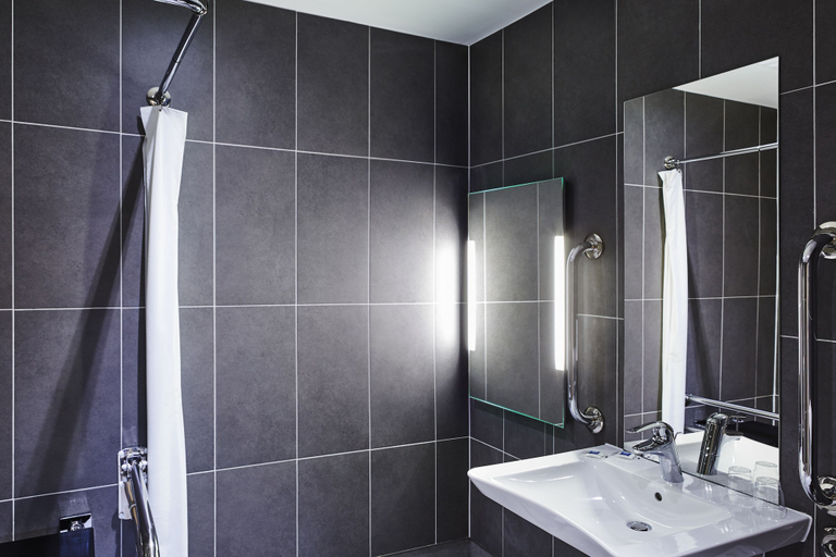 Bathroom 4, ibis budget Derby , Derbyshire