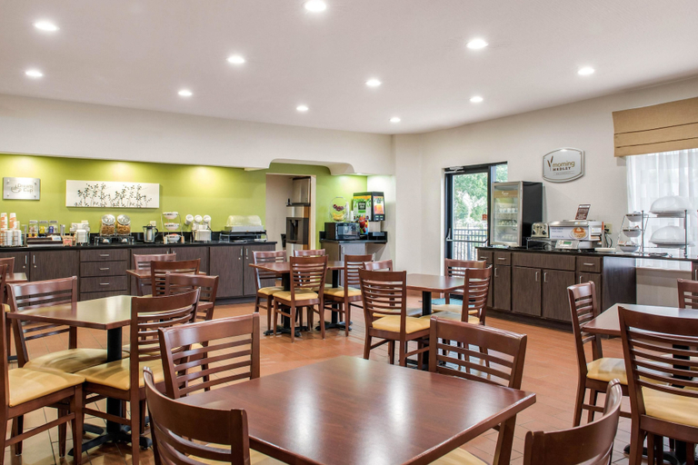 Food & Drinks 5, Sleep inn & suites columbus south, Bartholomew