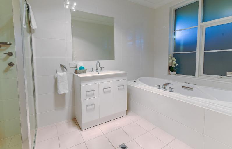 Bathroom 4, The Bluff Resort Apartments, Victor Harbor