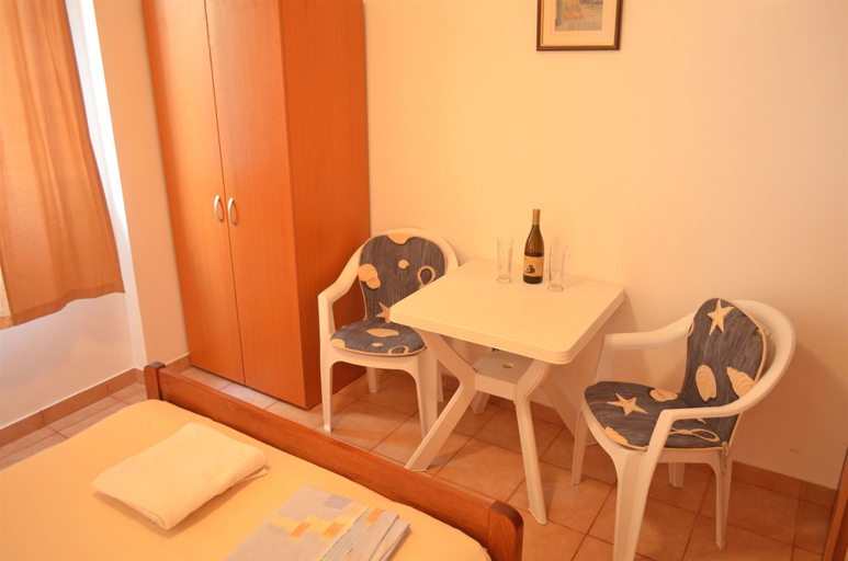 Others 5, Apartments Jere, Primošten