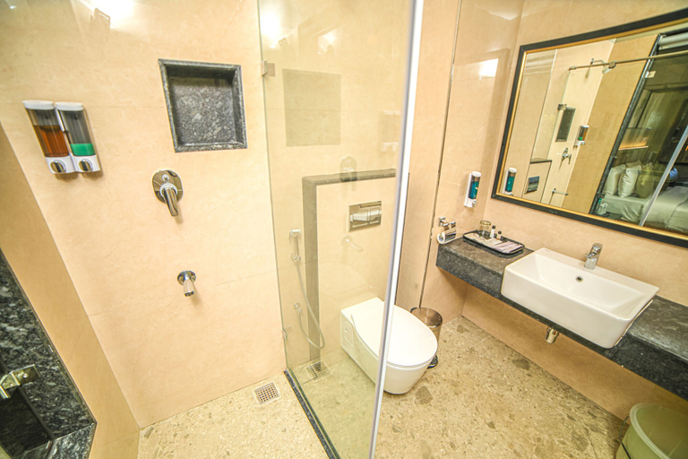 Bathroom 4, Grand Palace Hotel & Spa, Salem