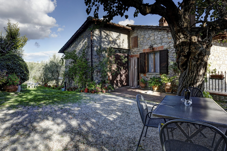 Lodge Ricavo con piscina panoramica, Siena