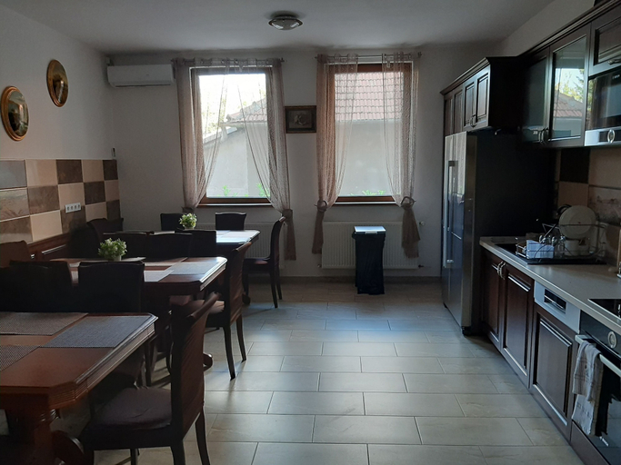 Food & Drinks 5, Vila Fortuna Auri, Oradea